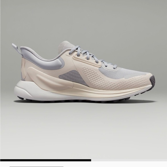 Lululemon blissfeel trail running shoe - Picture 4 of 8